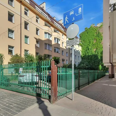 아파트 My Praga Nest Metro Szwedzka Ac&parking 바르샤바